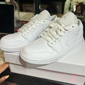 AIR JORDAN 1 LOW 'TRIPLE WHITE'
